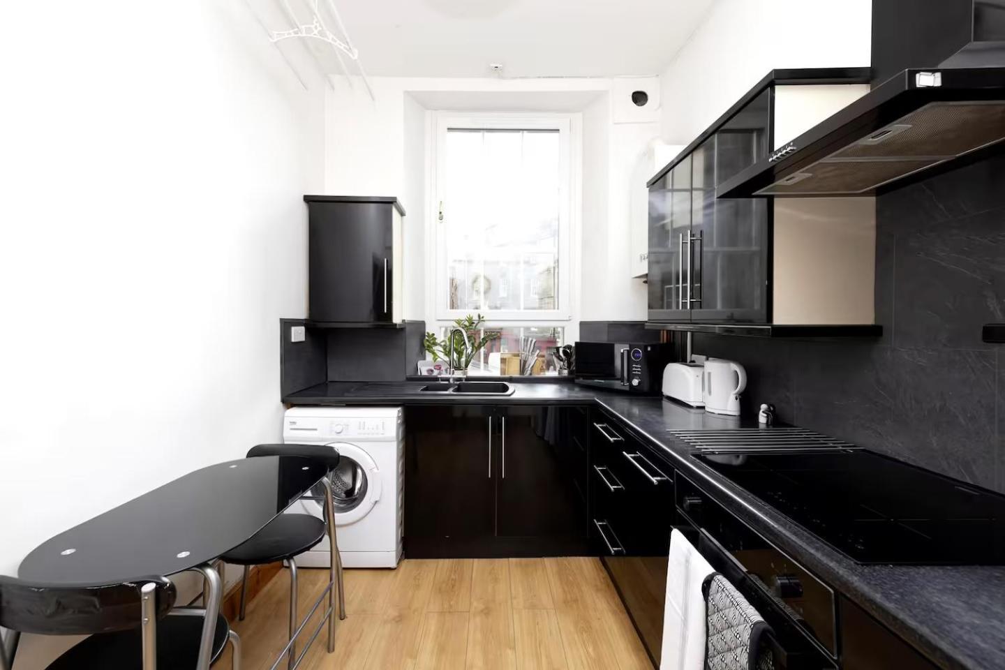 Joivy 3 Bed Flat In Old Town, Close To Grassmarket Edinburg Exteriör bild